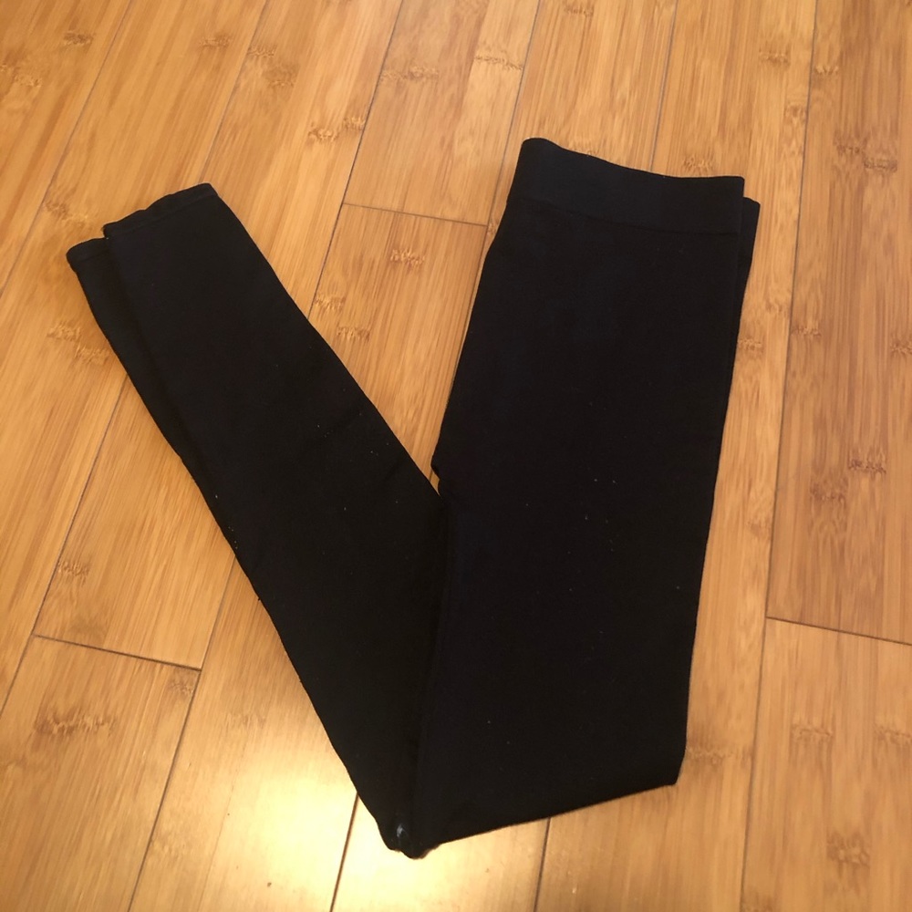 Black fitted leggings